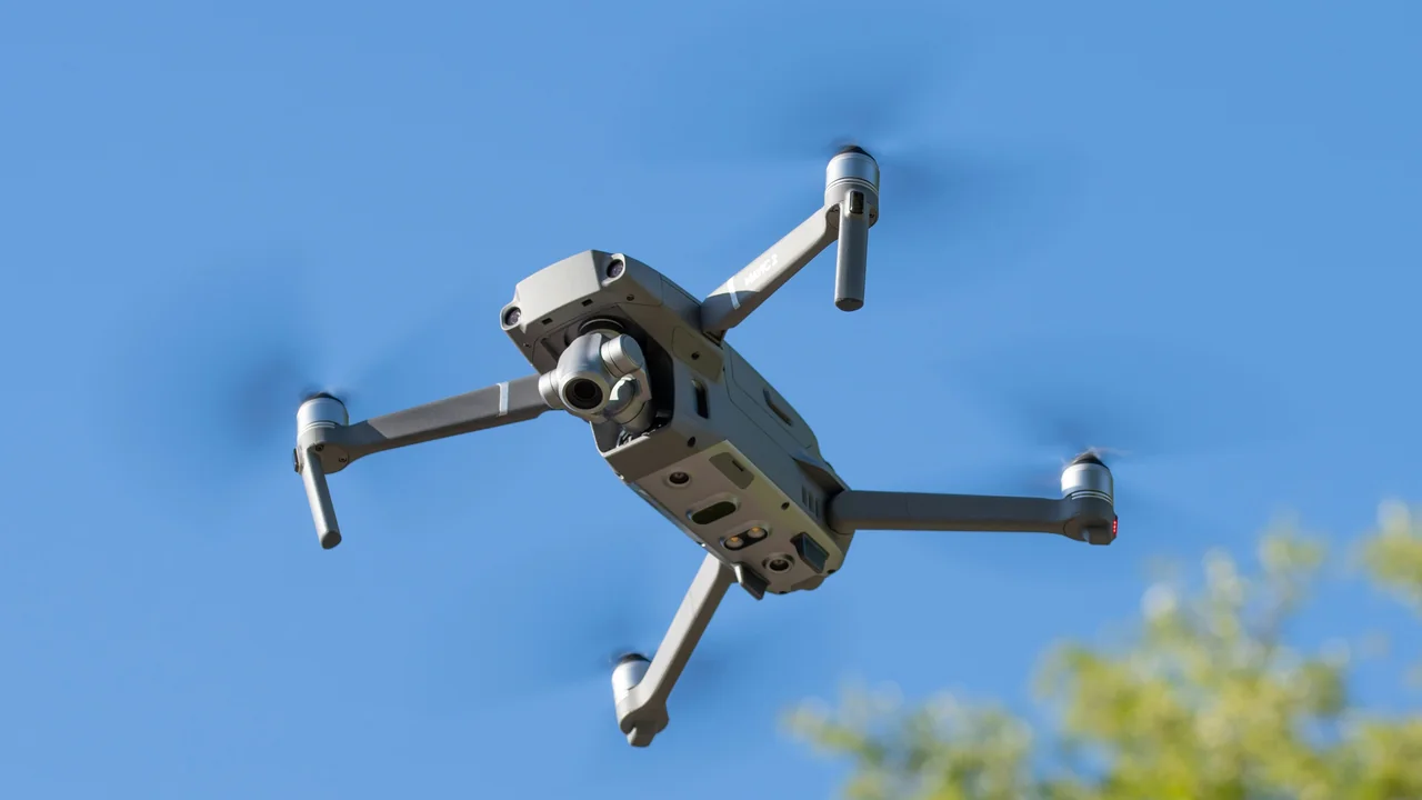 Can i fly drone la